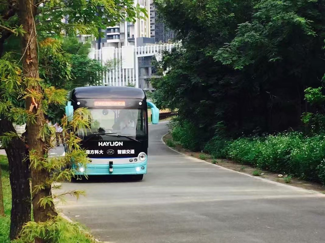 20170919无人驾驶校巴01