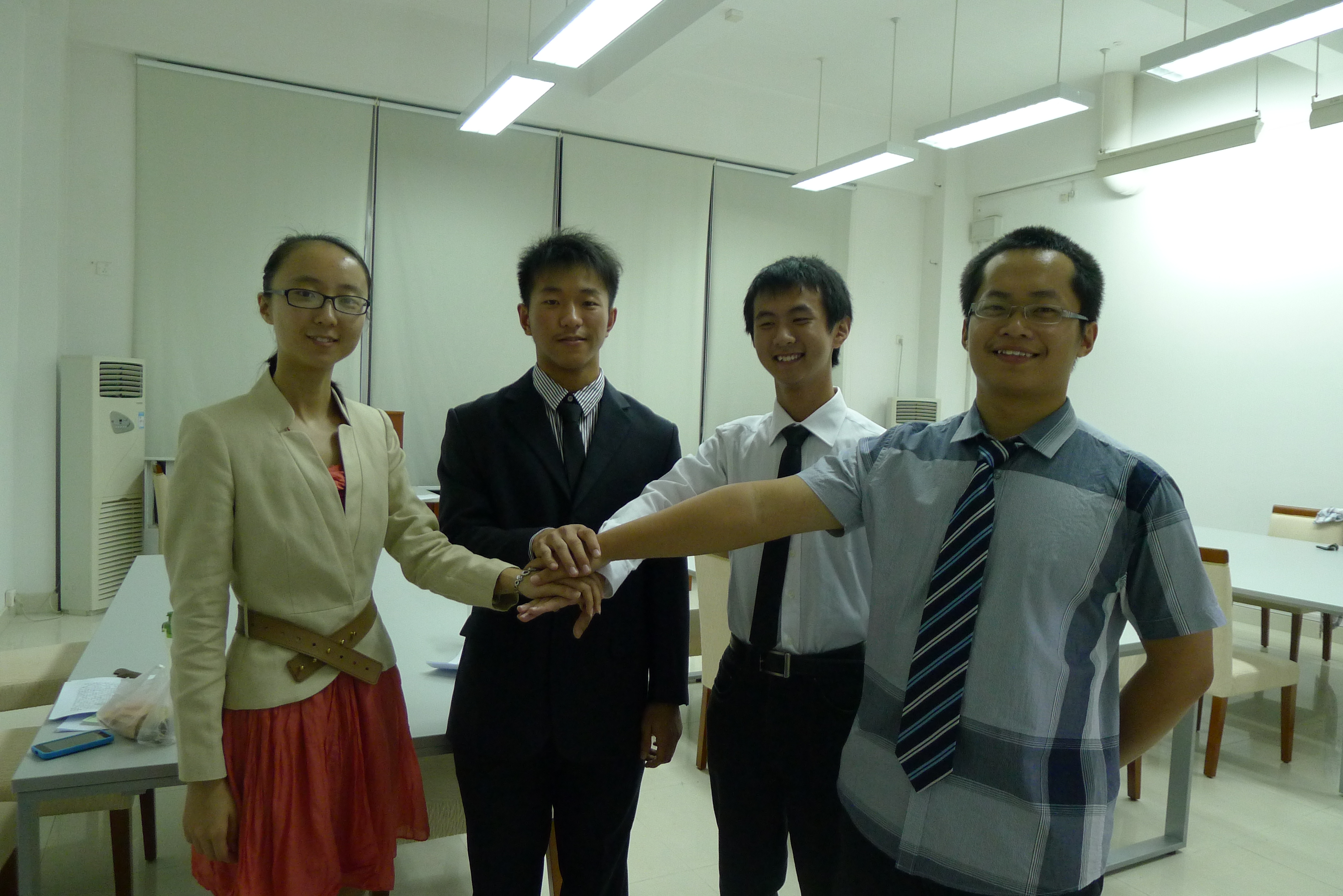 首届学生会主席候选人合影